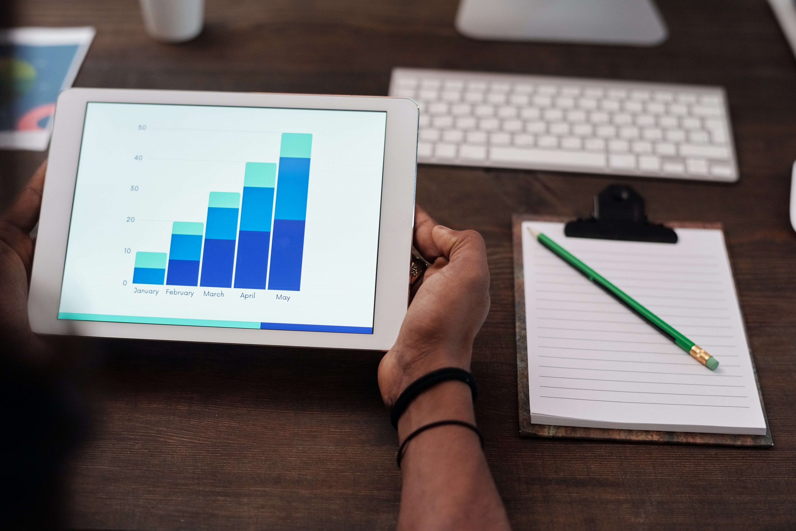 tracking competitor website traffic